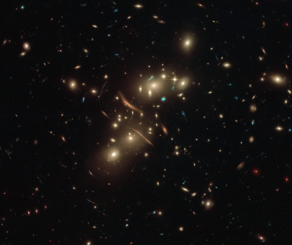 Hubble observa la curva de la luz cósmica