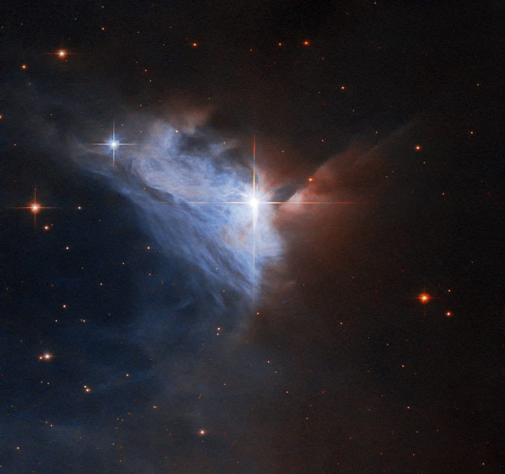 Hubble captura una nube cósmica iluminada por la luz de las estrellas