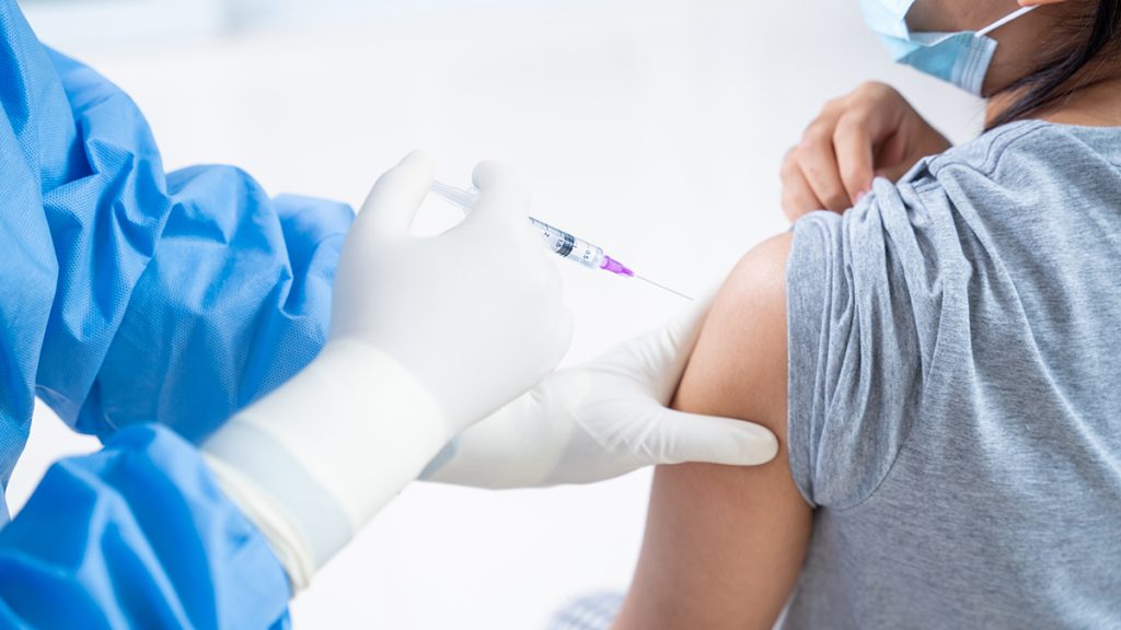 Waterbury Health cerrará la Clínica de Vacunas de Post University - NBC Connecticut