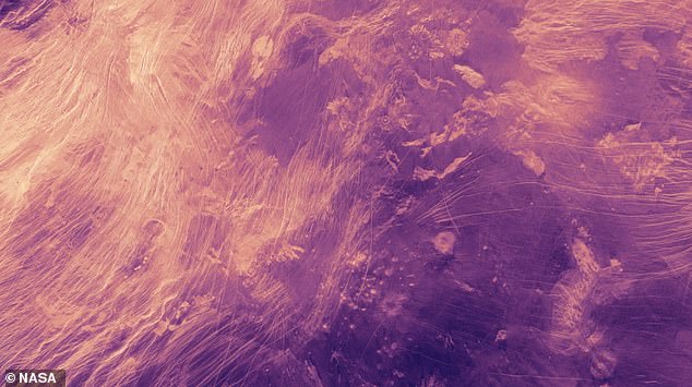 La superficie de los planetas de cáscara de huevo puede parecerse a las tierras bajas de Venus (representadas en un mosaico de imágenes de radar de colores falsos).  Las líneas melocotón más suaves y brillantes son estructuras tectónicas y las áreas violetas más oscuras son llanuras volcánicas relativamente suaves.  Algunos pequeños volcanes aparecen cerca del centro inferior.  Esta imagen fue creada utilizando datos de radar devueltos por la misión Magellan de la NASA, que operó entre 1990 y 1994, y muestra un área de 1.400 kilómetros (870 millas) de ancho.
