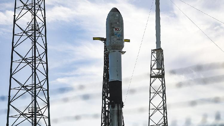 SpaceX lanza 52 satélites Starlink desde la base de California