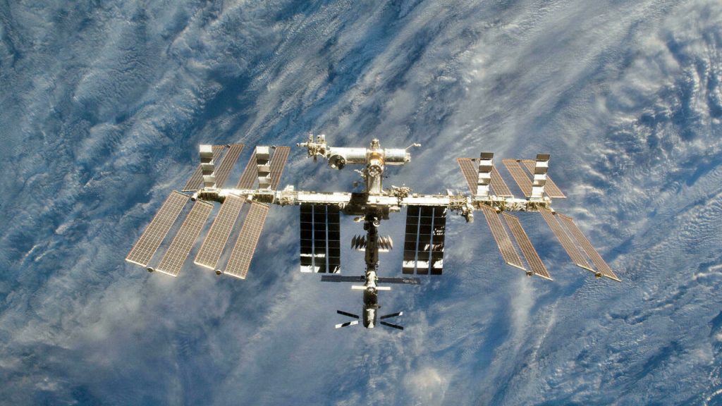 Los astronautas de la NASA completan una caminata espacial a bordo de la Estación Espacial Internacional