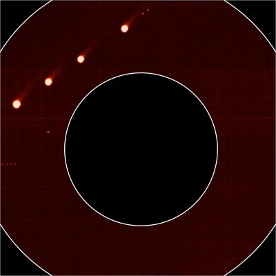 Vista del módulo solar del cometa Leonard en luz visible
